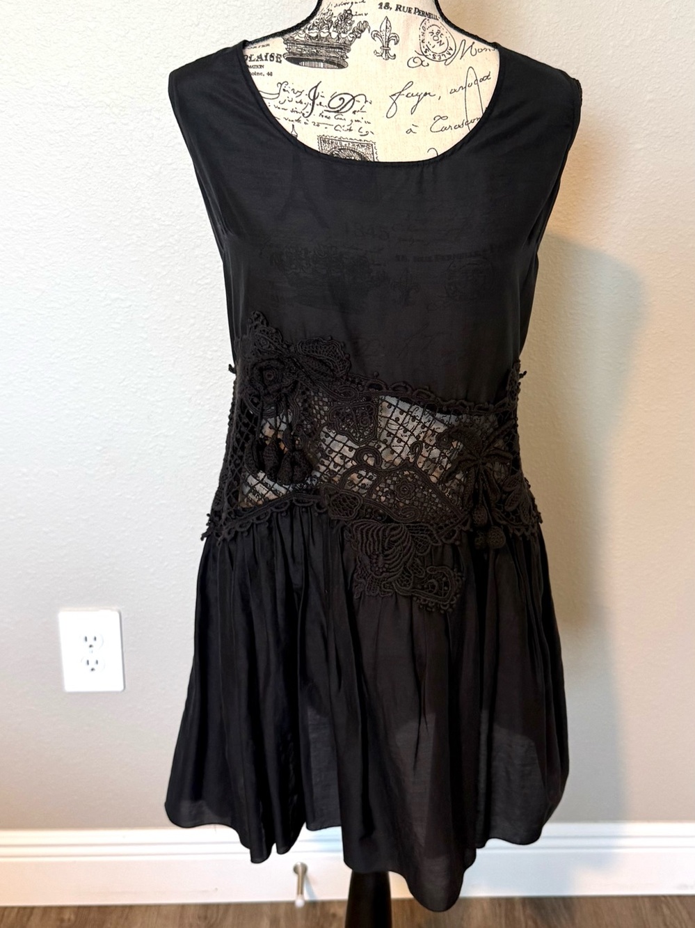 Valentino Unique Black Sleeveless Top
